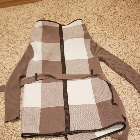 Asymmetrical jacket - Picture 2 of 4